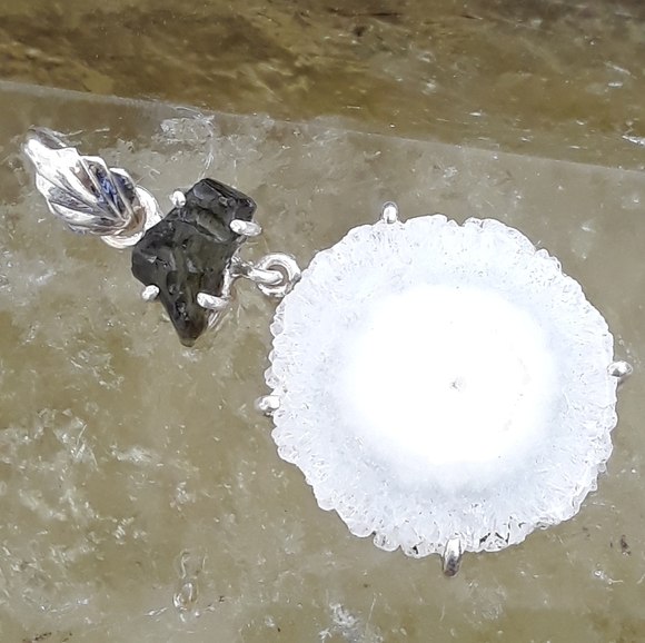 Natural Solar Quartz Eye & Moldavite Pendant - Picture 4 of 8